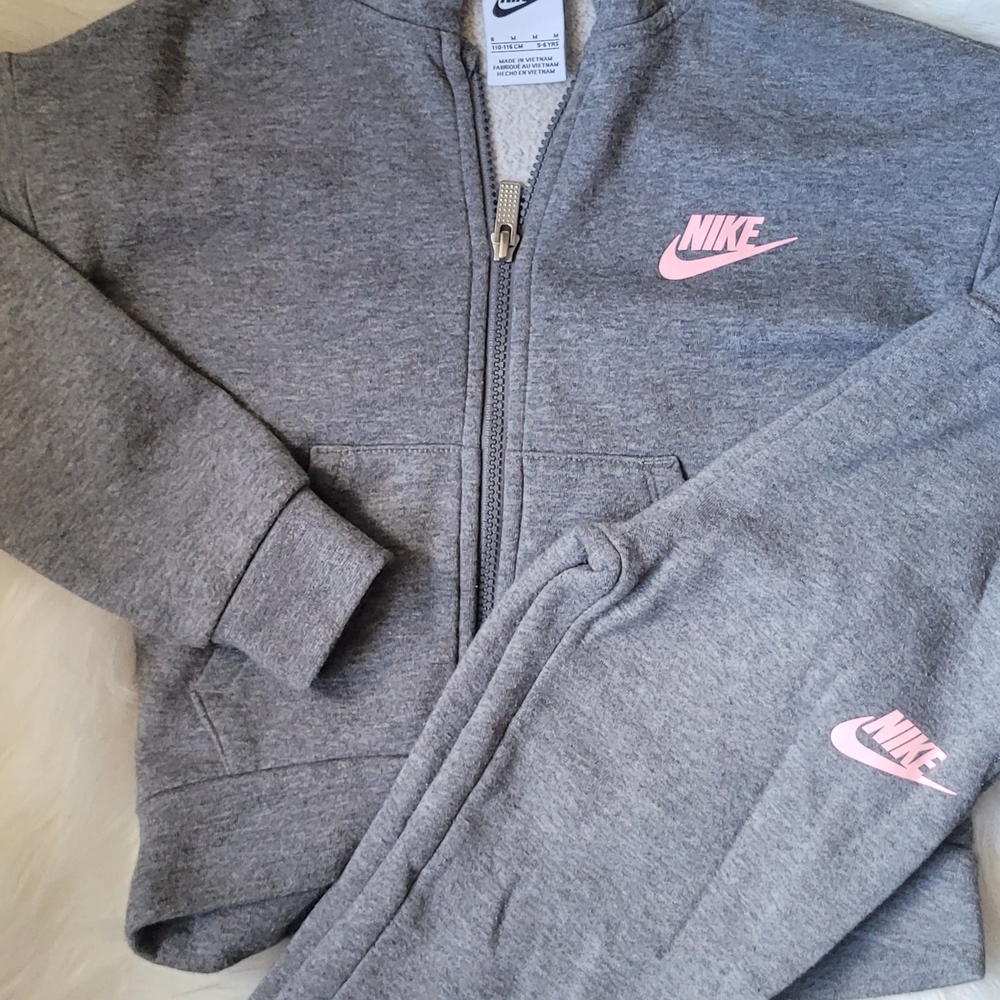 Nike Gray 2 Piece Hoodie And Sweatpants for Kids 5-6 YEARS
